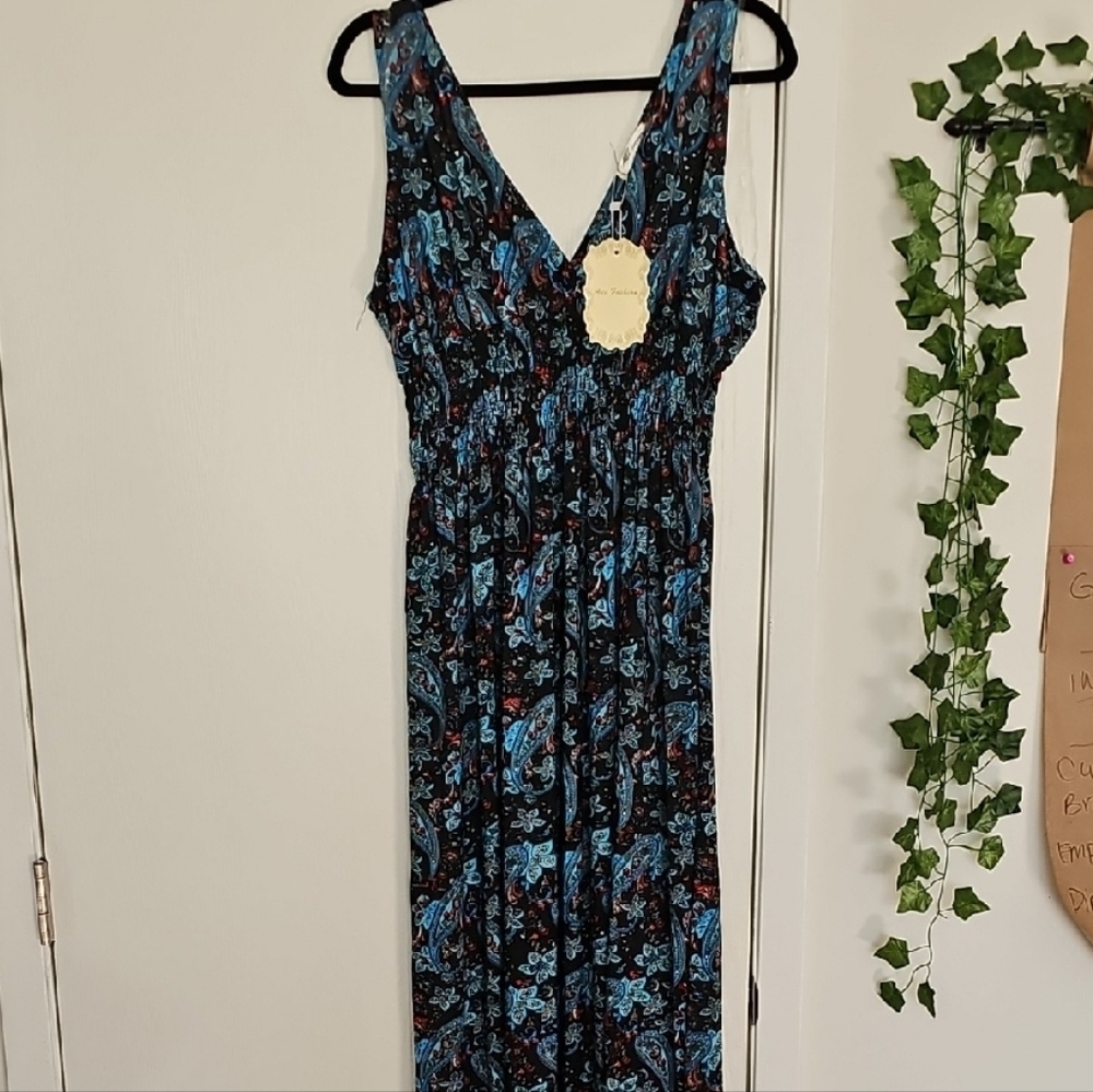 Sleeveless V-Neck Maxi Dress in Black and Blue Floral